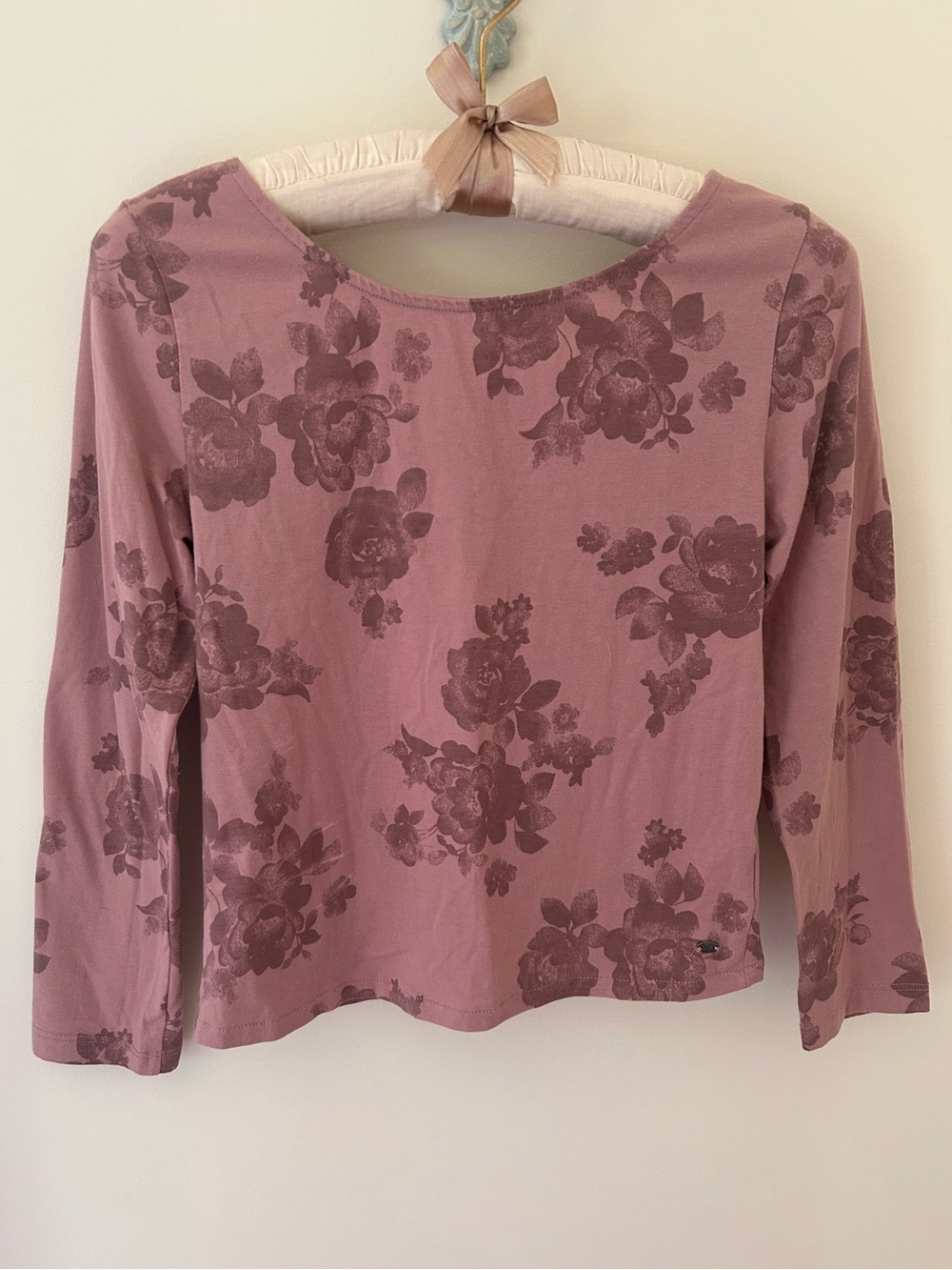 American Eagle Balletcore 3/4 Sleeve Mauve Floral Top 
Size: M 
NWT